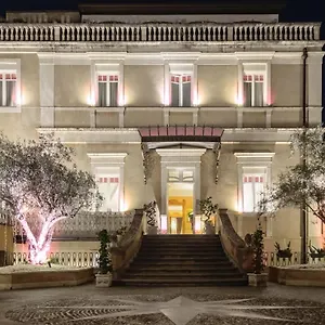 Hotel One, Katánie